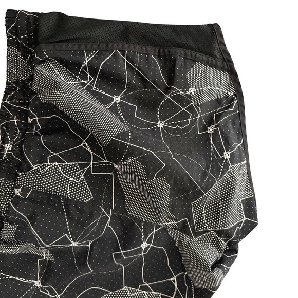 Under Armour Running Shorts Womens S Small Black White HeatGear Liner Loose Fit - Picture 2 of 7